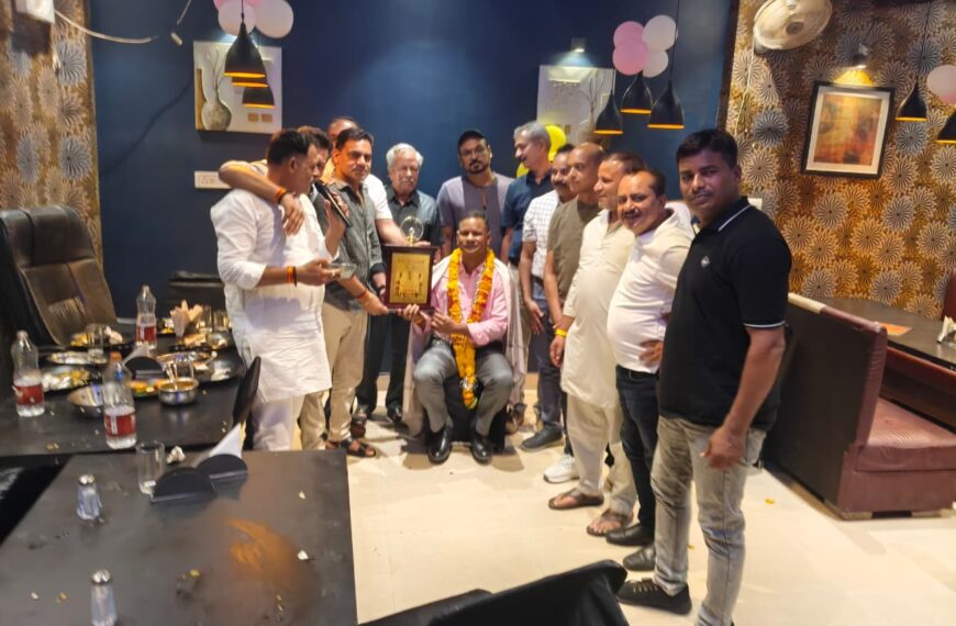 अशोकनगर: एडिशनल एसपी गजेंद्र सिंह कंवर को जिला बैडमिंटन संघ ने दी भव्य विदाई, खेल और खाकी के अनूठे संगम को किया याद
